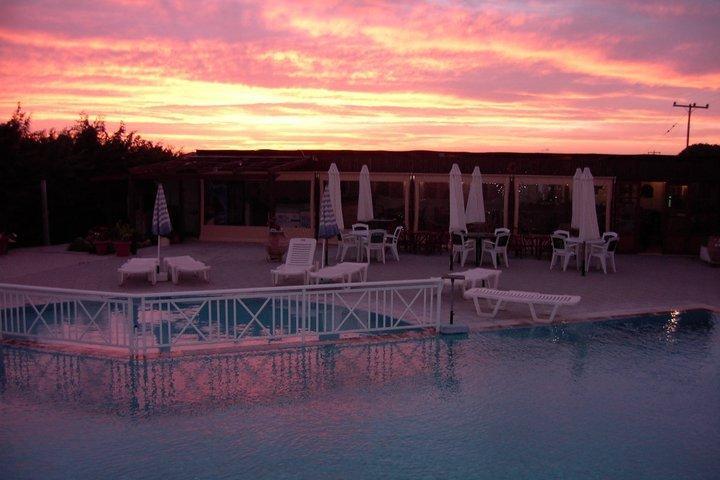 Alkmini Hotel Theológos エクステリア 写真